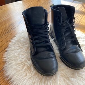 Doc Martens Sheridan Boots Size 7.5